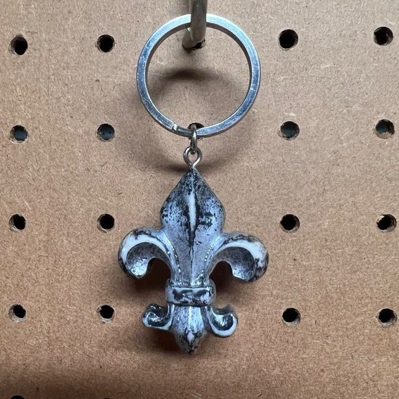 Fleur de Lis Keychain Distressed Metal Silver Colored 1.5” - Picture 2 of 5